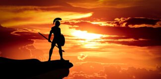 Spartaanse krijger in oudheid op rots