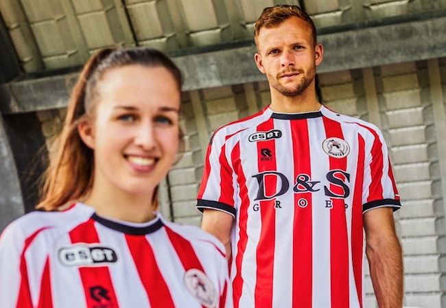 Sparta spelers presenteren nieuwe thuisshirt