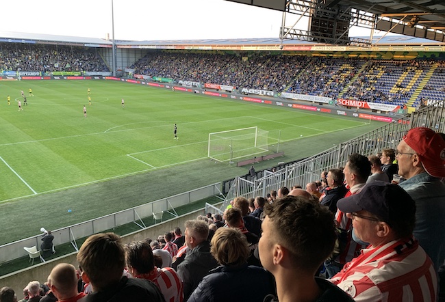 Teleurgestelde Sparta supporters in uitvak Fortuna