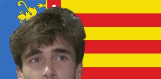 Pedro Alemañ poseert voor Valenciaanse vlag