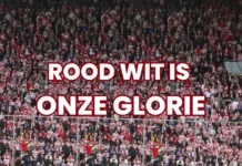 Rood Witte shirts op de tribune