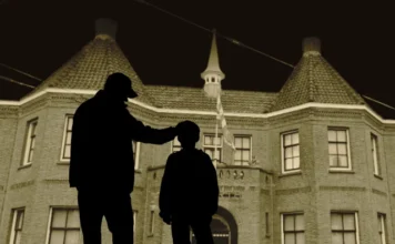 silhouet vader en zoon kasteel